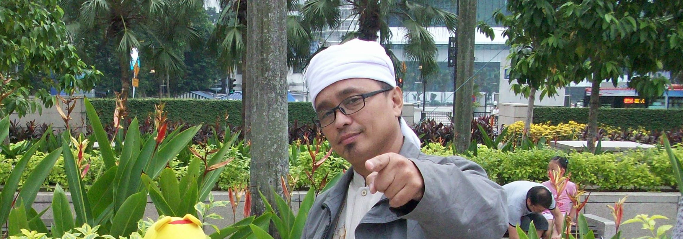 Tentang Gus Isqowi